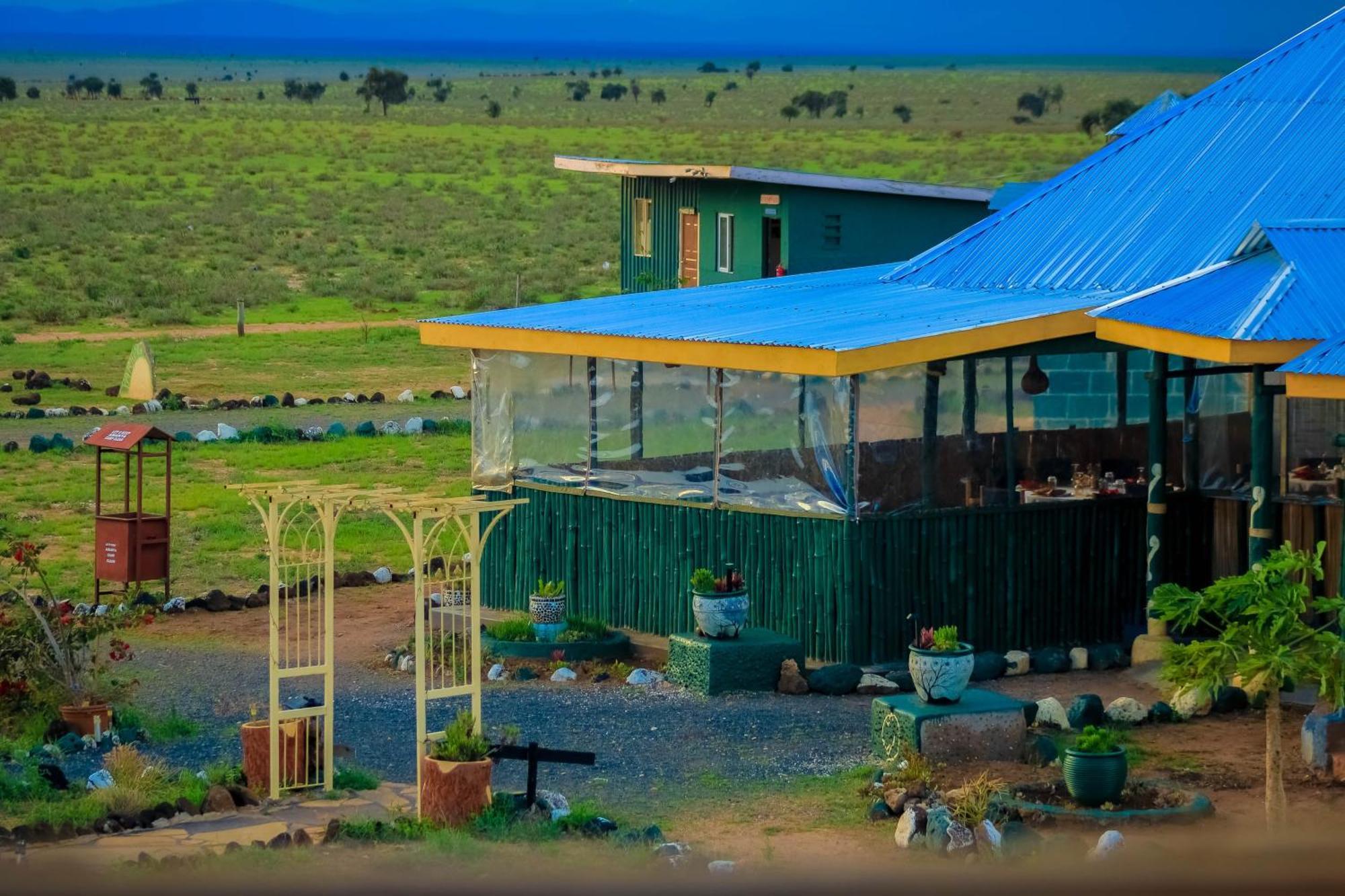 Amanya 2-Rooms Lioness Family Amboseli Extérieur photo